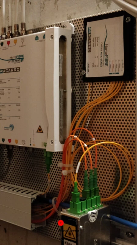 Impianto Fracarro GPON per distribuzione TV-SAT e IPTV Sistema Fracarro per distribuzione TV-SAT e IPTV su rete GPON in fibra ottica, installato su pannello tecnico